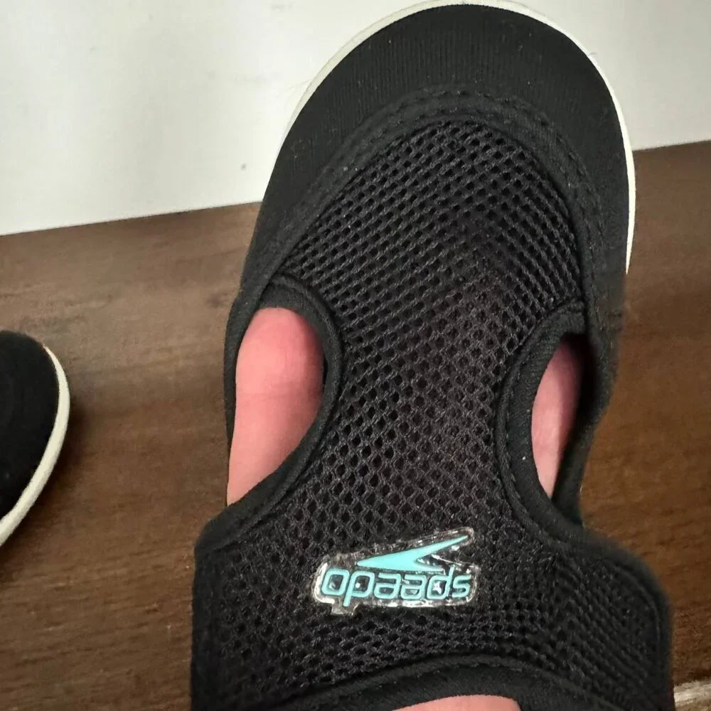 SPEEDO Unisex Double Velcro Water Shoes. Color: black/blue